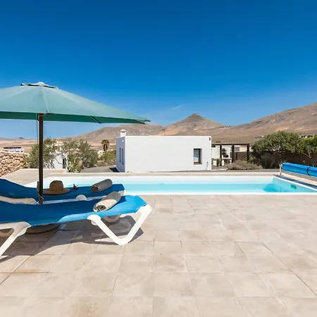 Casa Marisa With Heated Pool & Garden Ferienhaus Tindaya