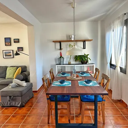 Casa Marisa With Heated Pool & Garden بيت للعطل *