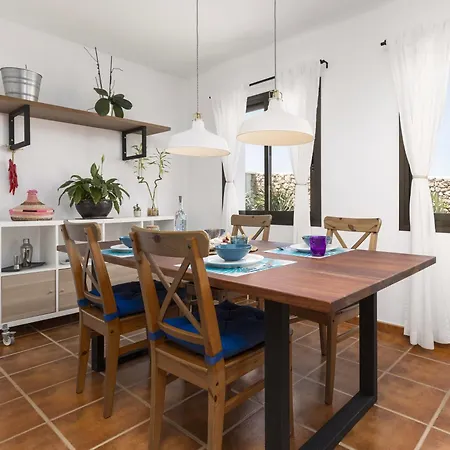Casa Marisa With Heated Pool & Garden بيت للعطل