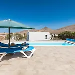 Casa Marisa With Heated Pool & Garden Vakantiehuis Tindaya