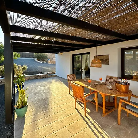 度假居 Casa Marisa With Heated Pool & Garden 廷达亚