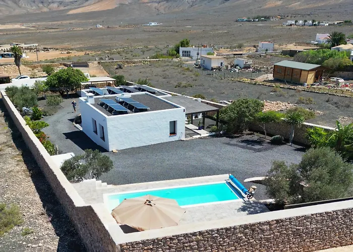 Casa Marisa With Heated Pool & Garden Nyaraló