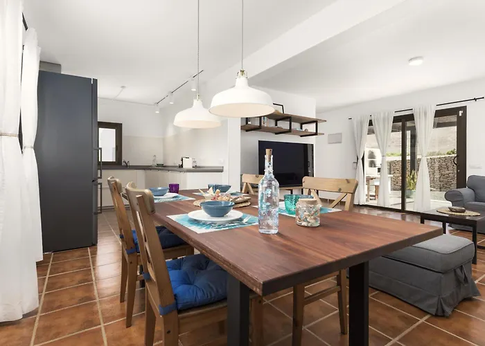 Dom wakacyjny Casa Marisa With Heated Pool & Garden Tindaya