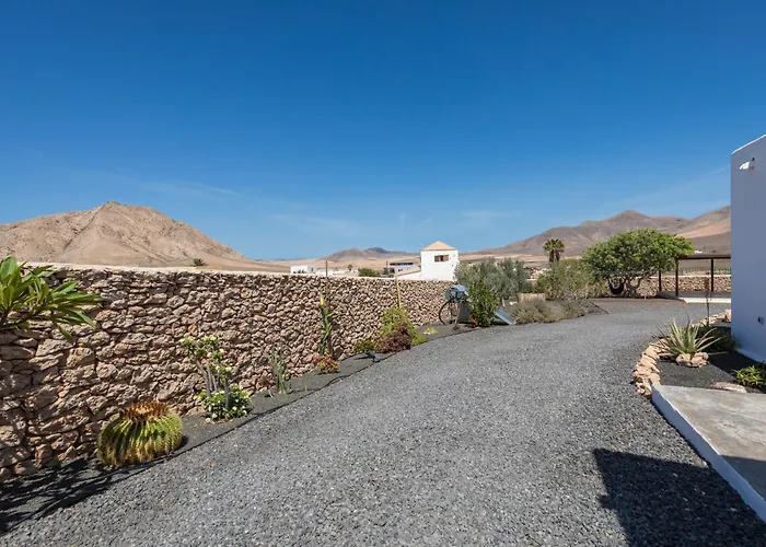 Casa Marisa With Heated Pool & Garden Dom wakacyjny