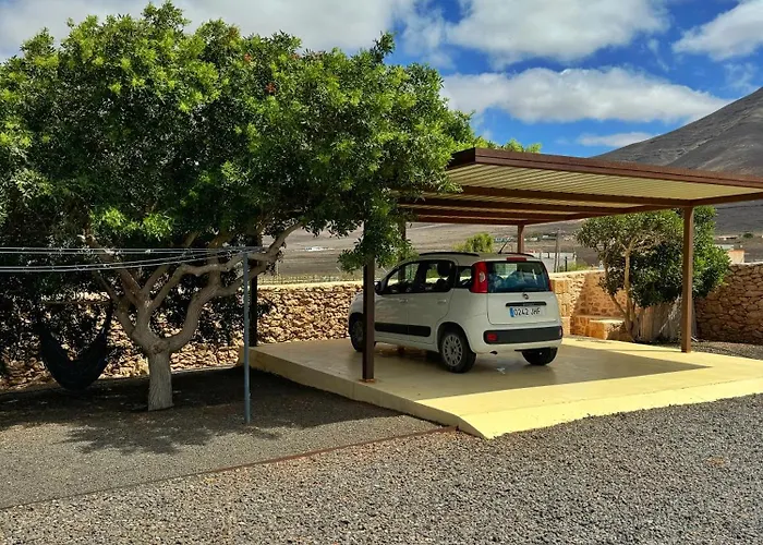 Dom wakacyjny Casa Marisa With Heated Pool & Garden