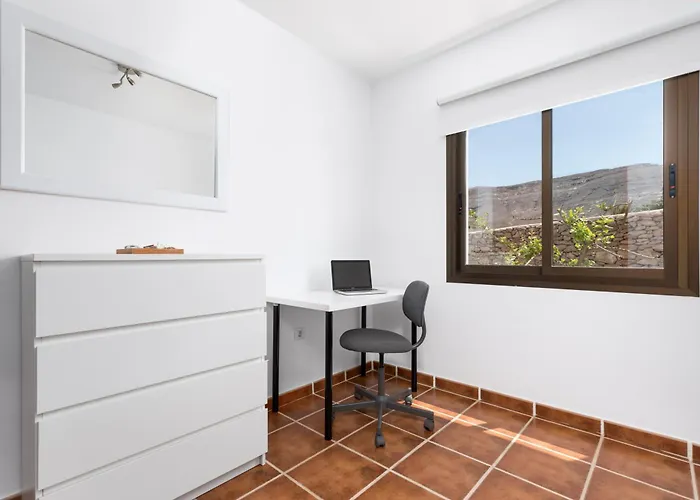 Dom wakacyjny Casa Marisa With Heated Pool & Garden Tindaya