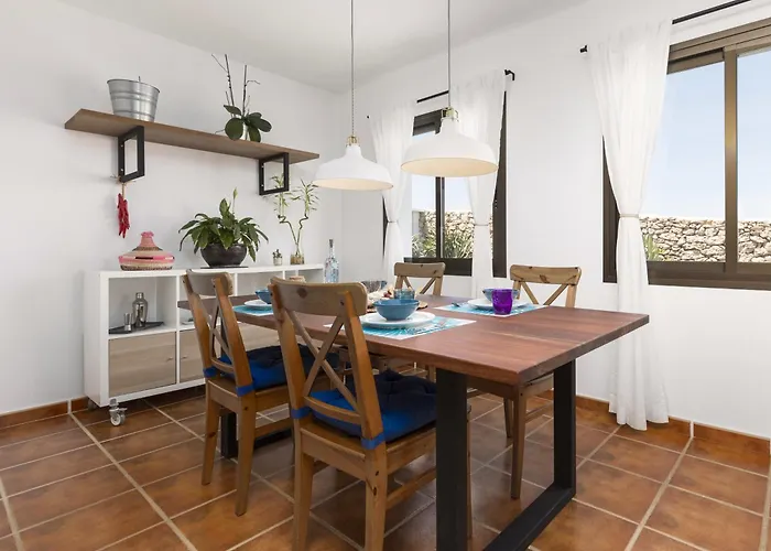 Casa Marisa With Heated Pool & Garden Dom wakacyjny